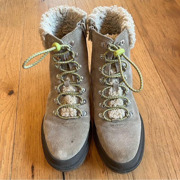 ☘️ 3/30- Sole Society Eavan Lug and Sole Boots in Grey Suede - Picture 3 of 9